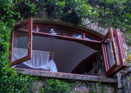 Odeur d’essence dans la maison : le bon geste pour l’enlever