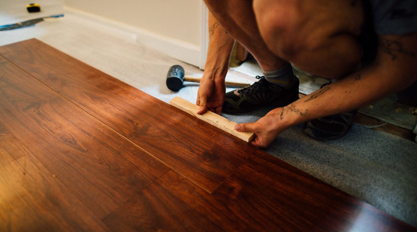 Parquet flottant qui craque : d&rsquo;où vient le bruit ?