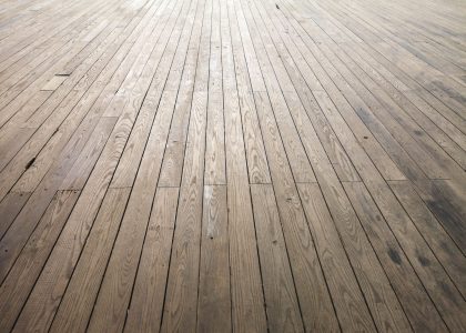 Recoller un parquet qui se décolle sans tout démonter