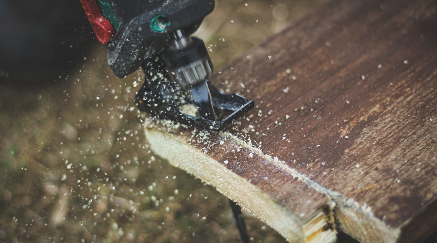 Quelle lame de scie sauteuse pour couper du parquet stratifié ?