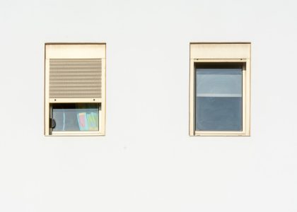 Volet roulant qui claque avec le vent : que faire ?