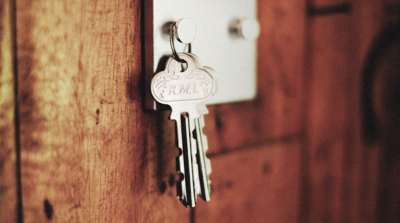 Porte d’entrée 5 points bloquée : comment l’ouvrir sans casser ?