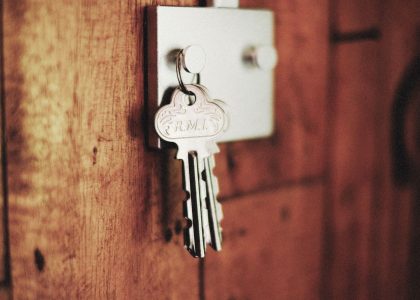 Porte d’entrée 5 points bloquée : comment l’ouvrir sans casser ?