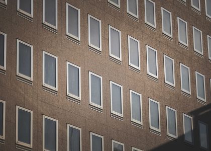 Comment enlever un film protecteur cuit par le soleil ?