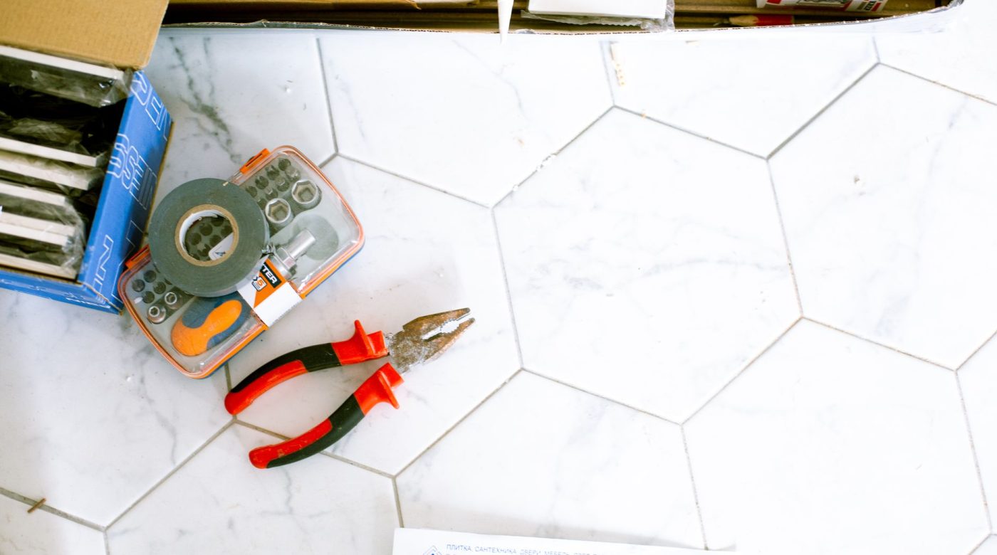 Refaire des joints de carrelage sans qu’ils se refissurent