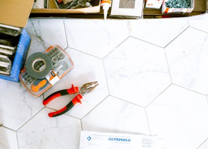 Refaire des joints de carrelage sans qu’ils se refissurent